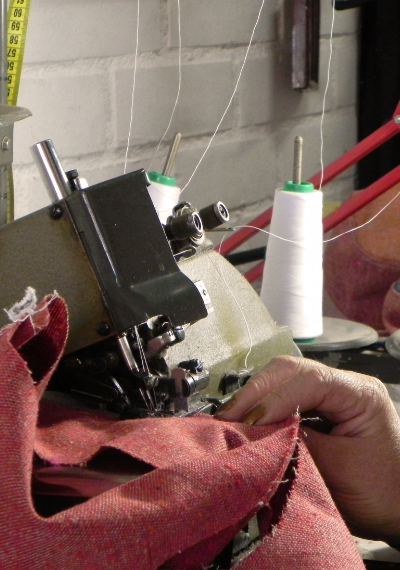 Costureras a toda Máquina: la cooperativa que busca visibilizar e unir la mano textil chilena